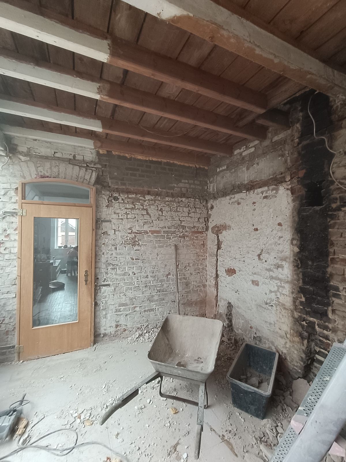 Rohbau mit freiliegendem Mauerwerk, vor der Renovierung