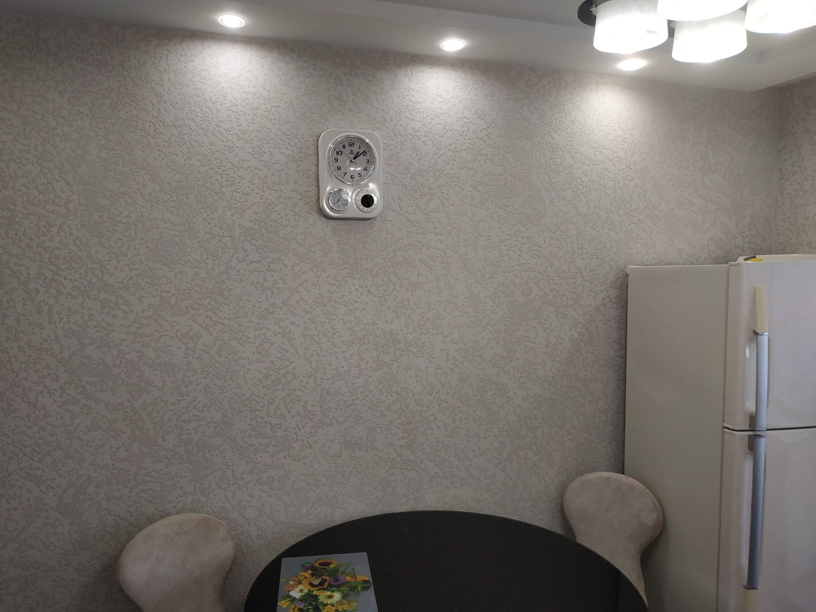 Fertig gestaltete Küchenwand